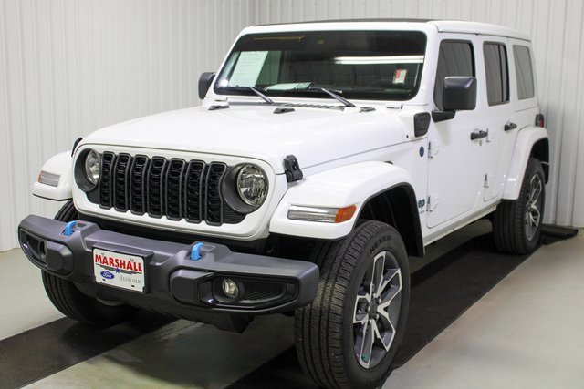 Used 2024 Jeep Wrangler Unlimited image 3
