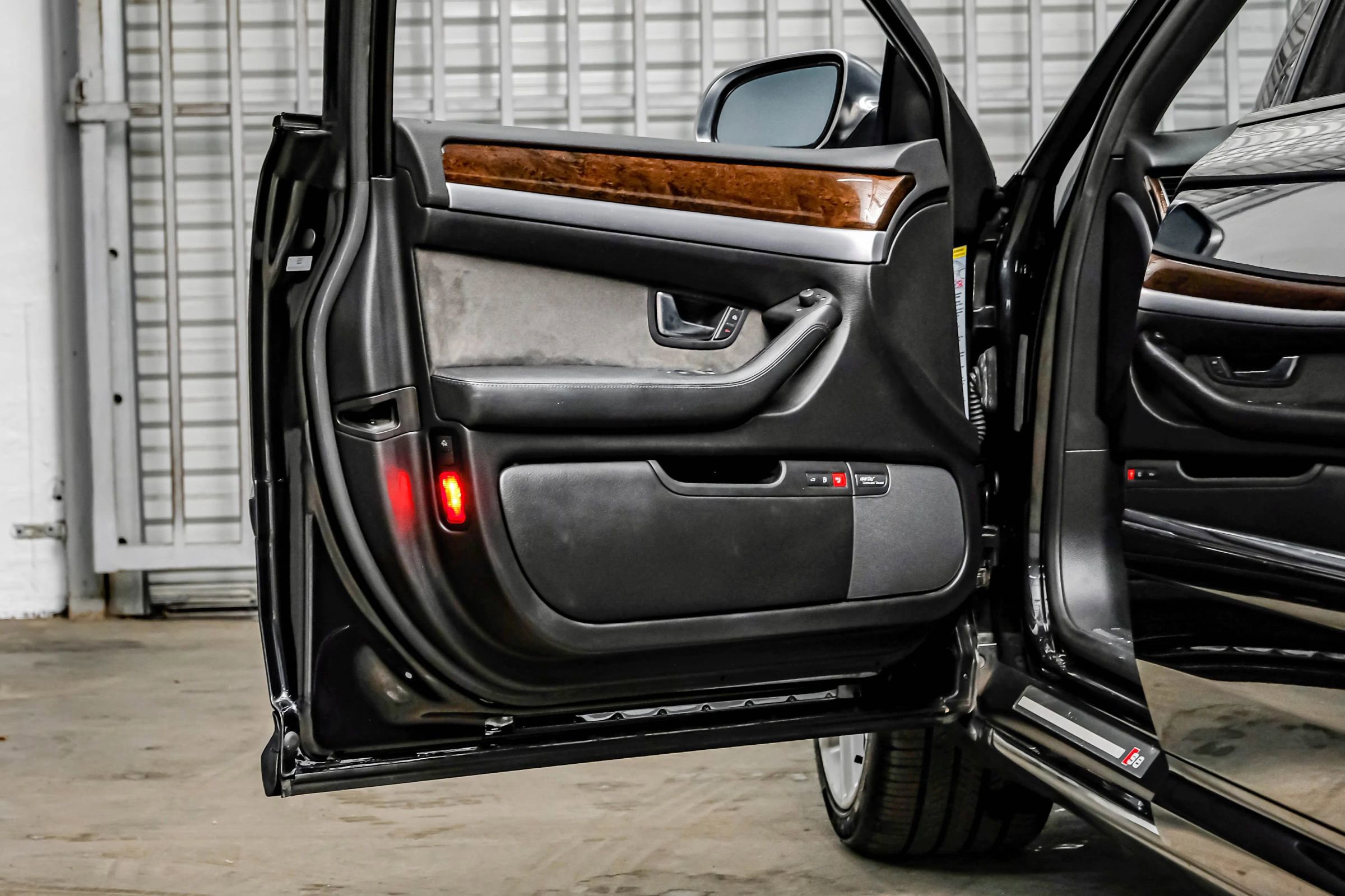 Used 2007 Audi S8 image 42