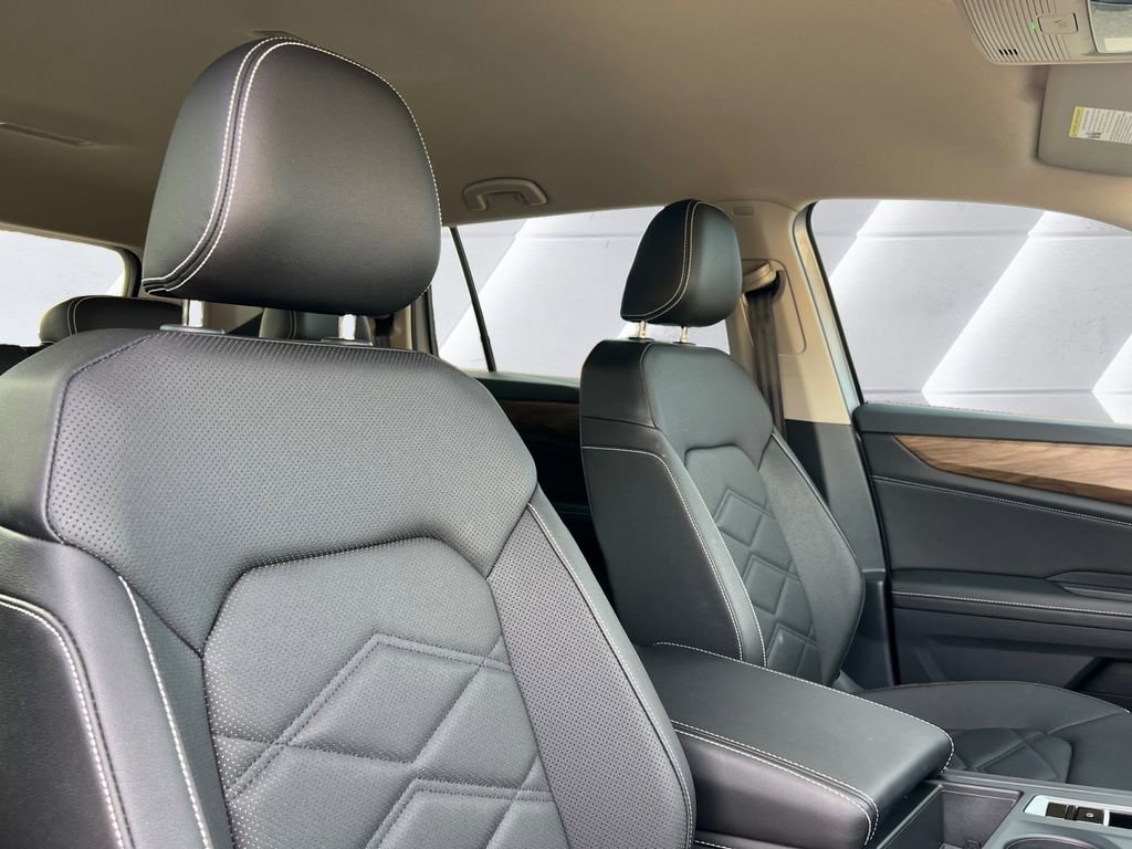 Used 2025 Volkswagen Atlas SE image 14