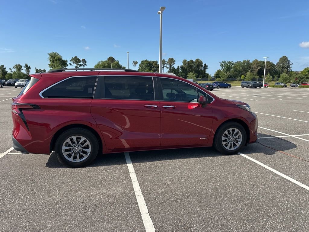 Used 2021 Toyota Sienna XLE FWD image 5
