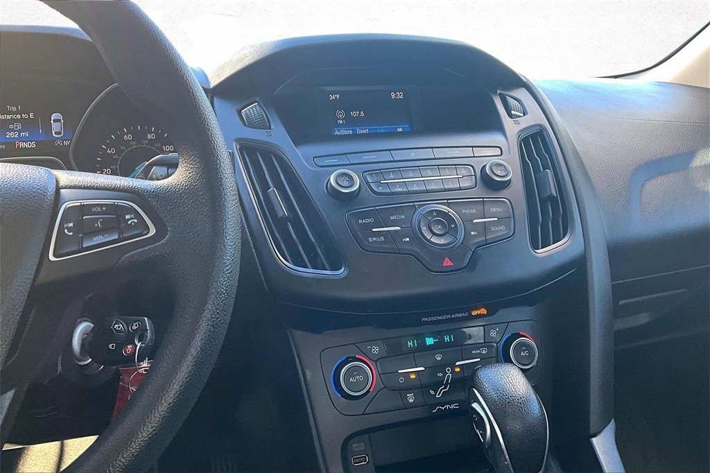 Used 2018 Ford Focus SE w/ SE Appearance Package image 10