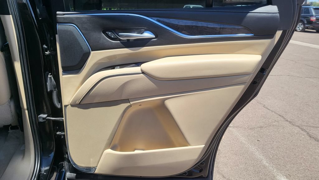 Used 2021 Cadillac Escalade Premium Luxury AWD/4WD image 22