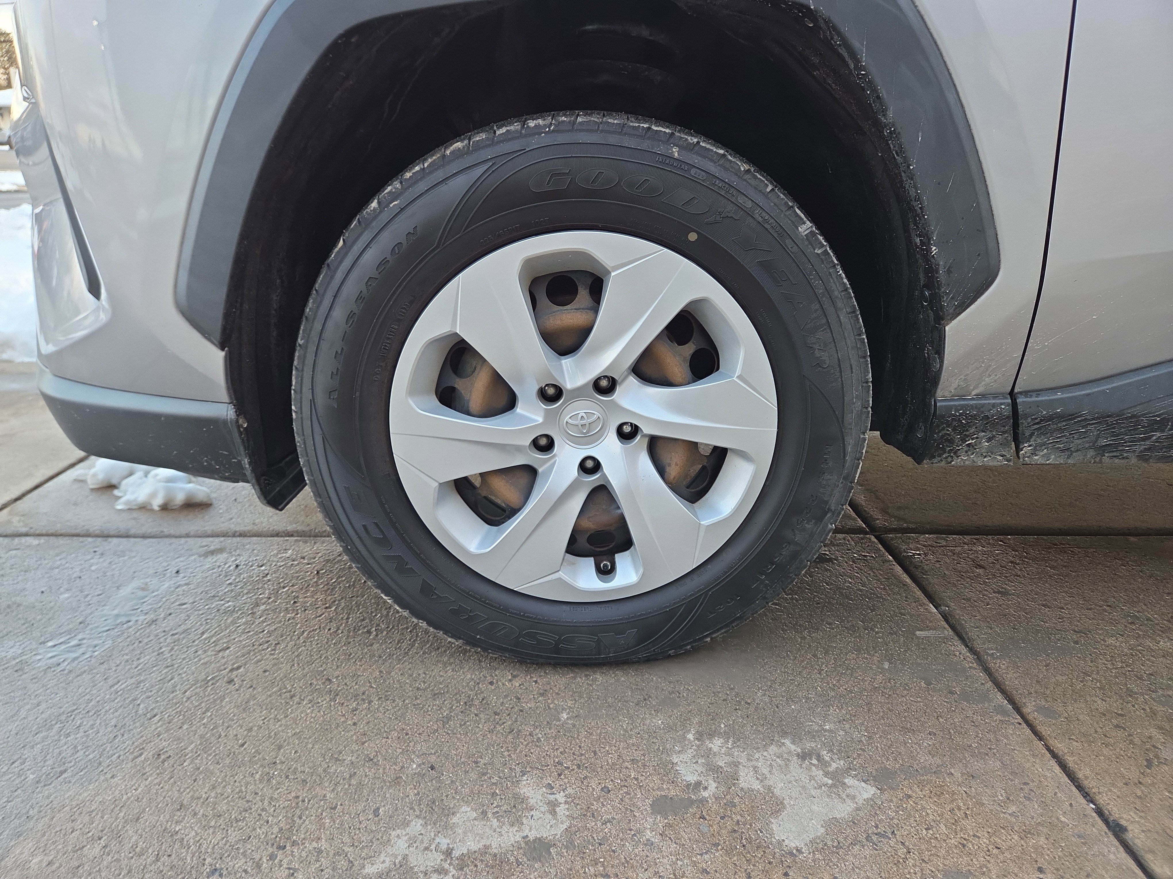 Used 2020 Toyota RAV4 LE image 11