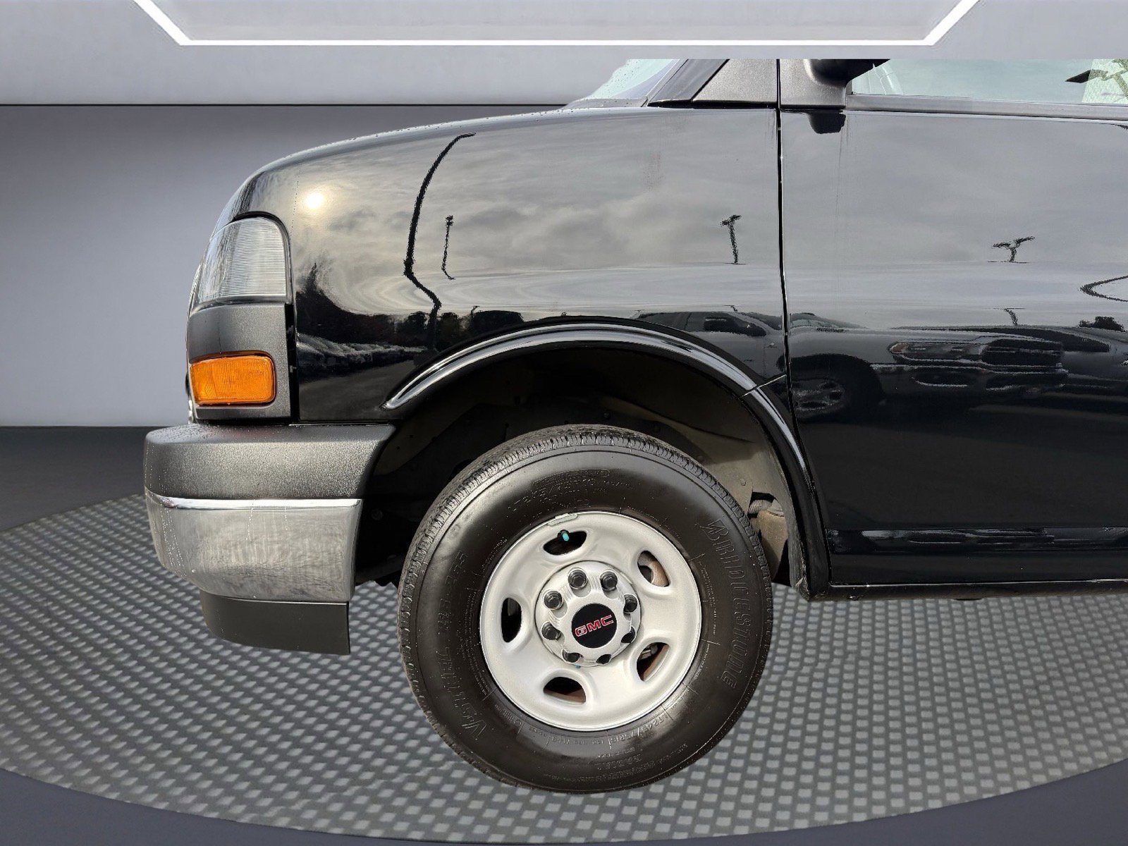 Used 2023 GMC Savana 2500 image 7