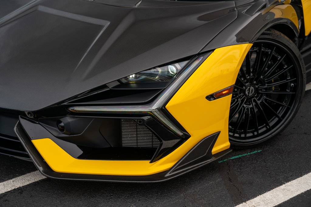 Used 2024 Lamborghini Revuelto AWD/4WD image 3
