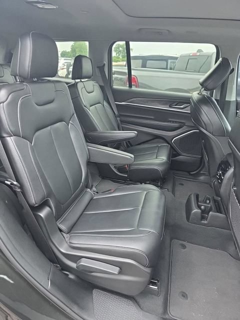 Used 2022 Jeep Grand Cherokee L Limited AWD/4WD image 9
