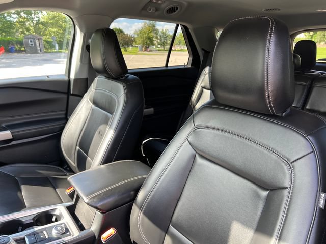 Used 2023 Ford Explorer XLT w/ Equipment Group 202A AWD/4WD image 17