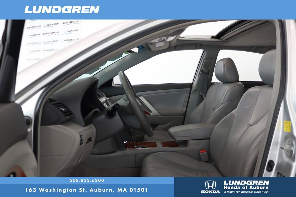 Used 2011 Toyota Camry XLE image 10