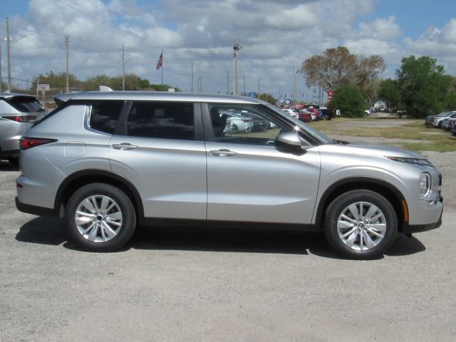 New 2026 Mitsubishi Outlander ES image 2