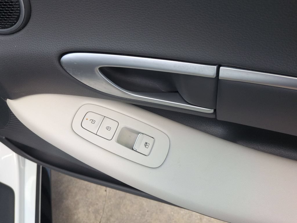 Used 2025 Hyundai Sonata SEL FWD image 33