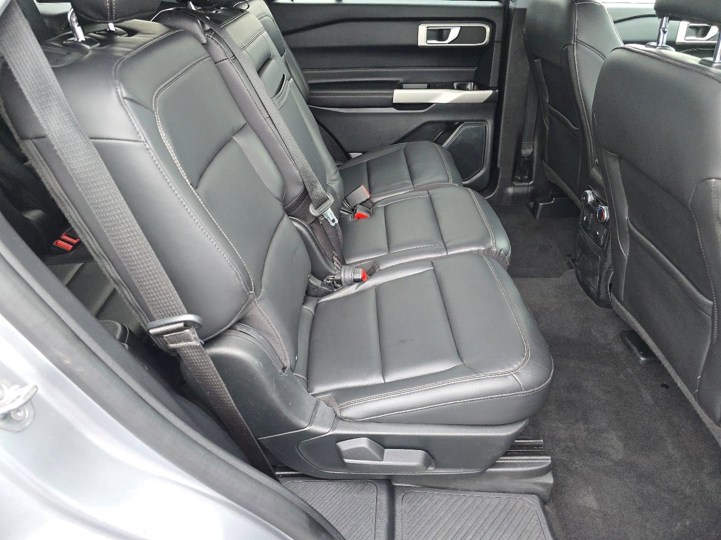 Used 2022 Ford Explorer XLT w/ Equipment Group 202A image 17