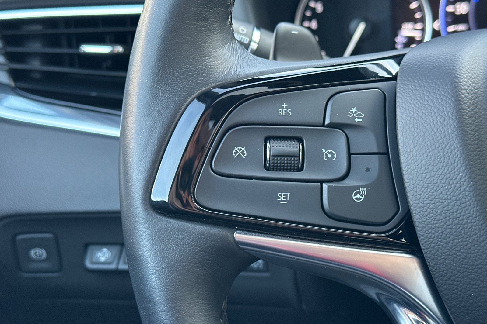 Certified 2024 Buick Enclave Avenir FWD image 34