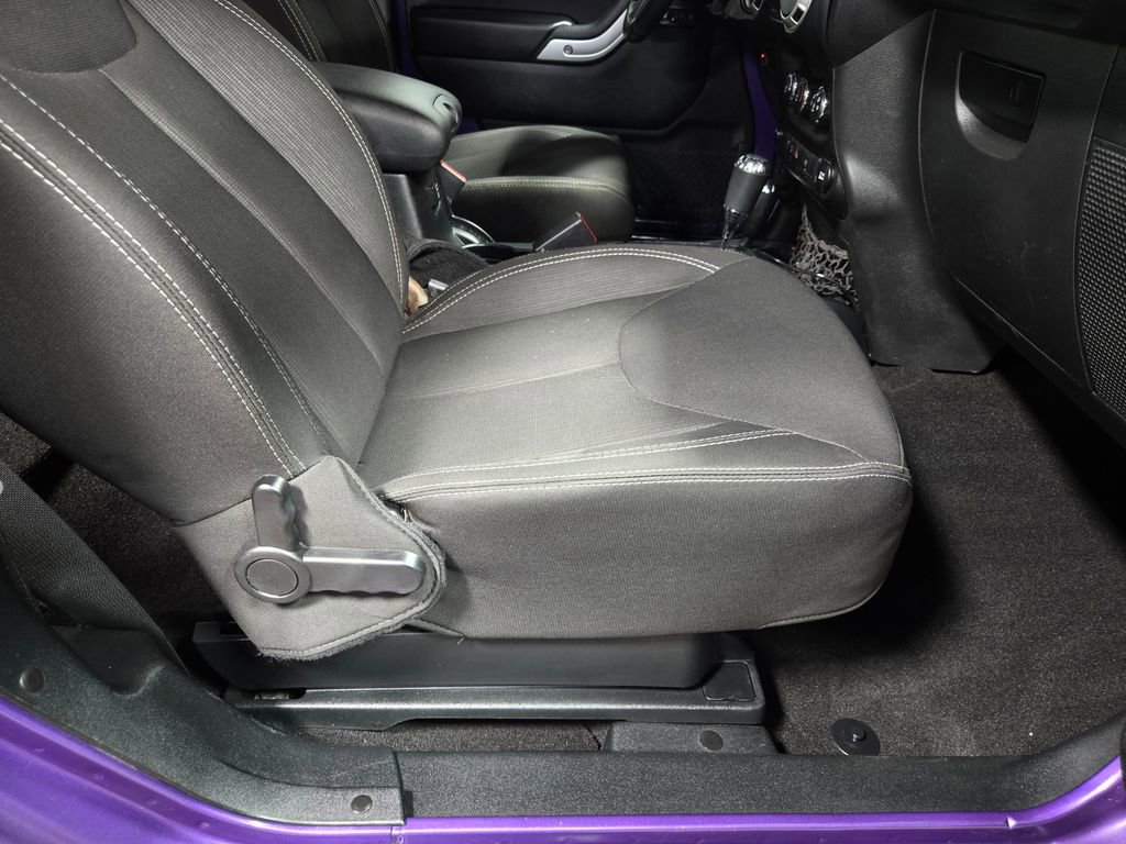 Used 2018 Jeep Wrangler Rubicon w/ Power Convenience Group AWD/4WD image 38