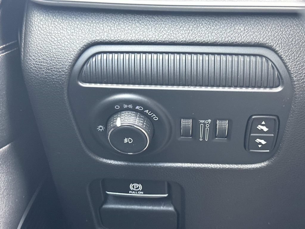 Used 2024 Jeep Wagoneer Series III AWD/4WD image 26