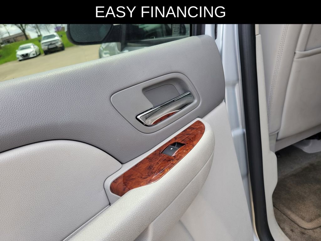 Used 2012 Chevrolet Tahoe LT w/ Luxury Package AWD/4WD image 16