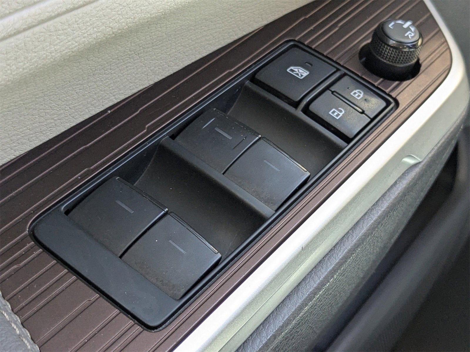 Used 2022 Toyota Sienna XLE image 26