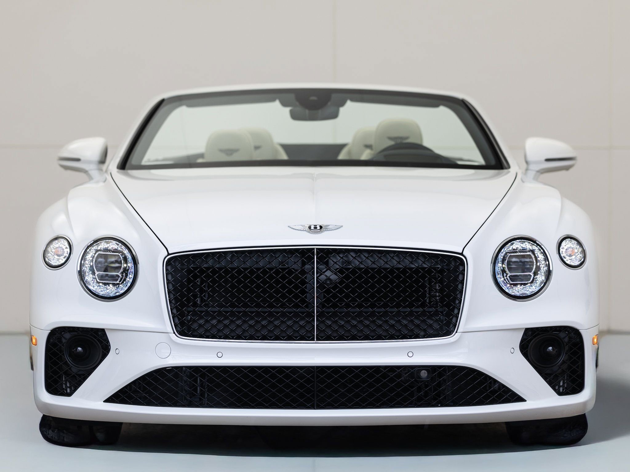 Used 2024 Bentley Continental GT image 2