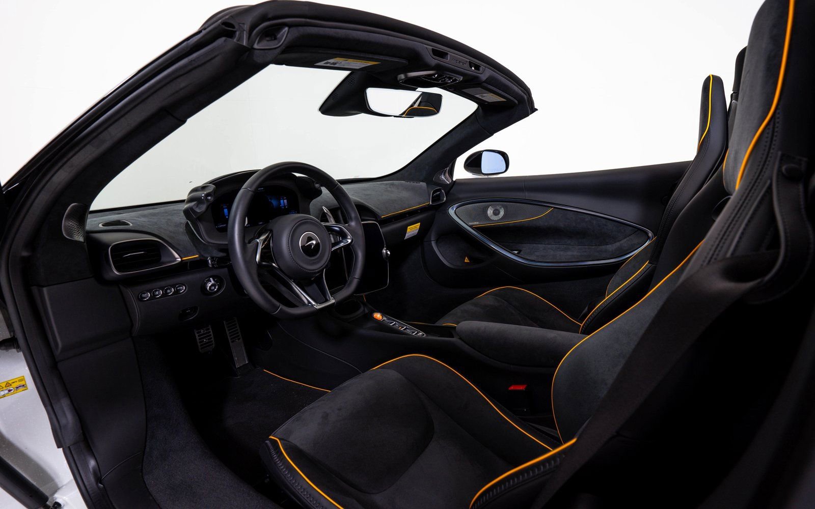 Used 2025 McLaren Artura Spider image 15