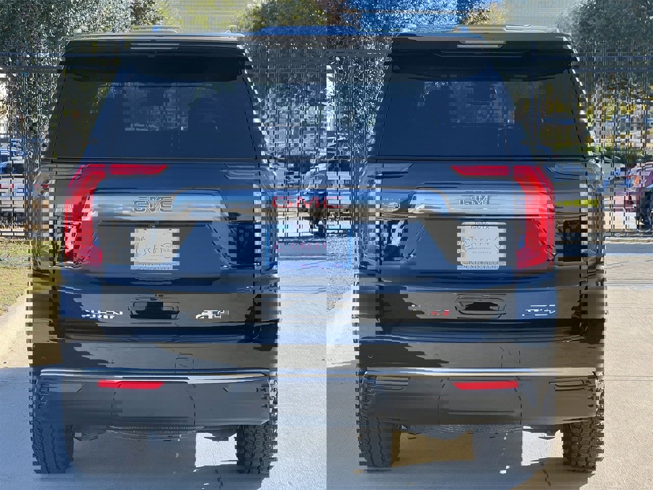 Used 2024 GMC Yukon AT4 w/ AT4 Premium Plus Package image 5