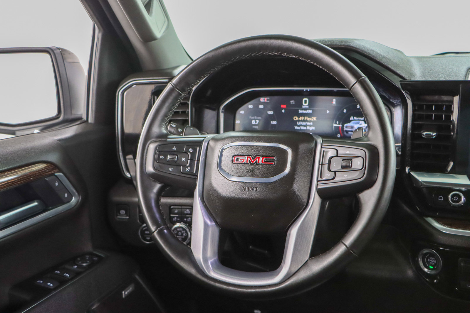 Used 2025 GMC Sierra 1500 Elevation w/ Elevation Premium Package image 13