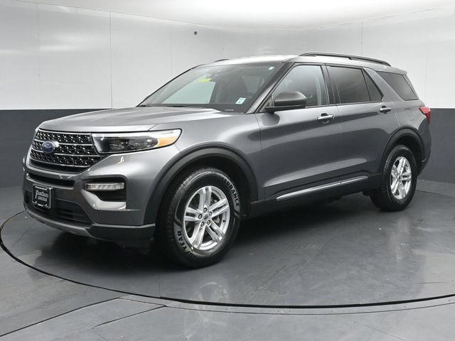 Certified 2021 Ford Explorer XLT w/ Equipment Group 202A AWD/4WD image 3