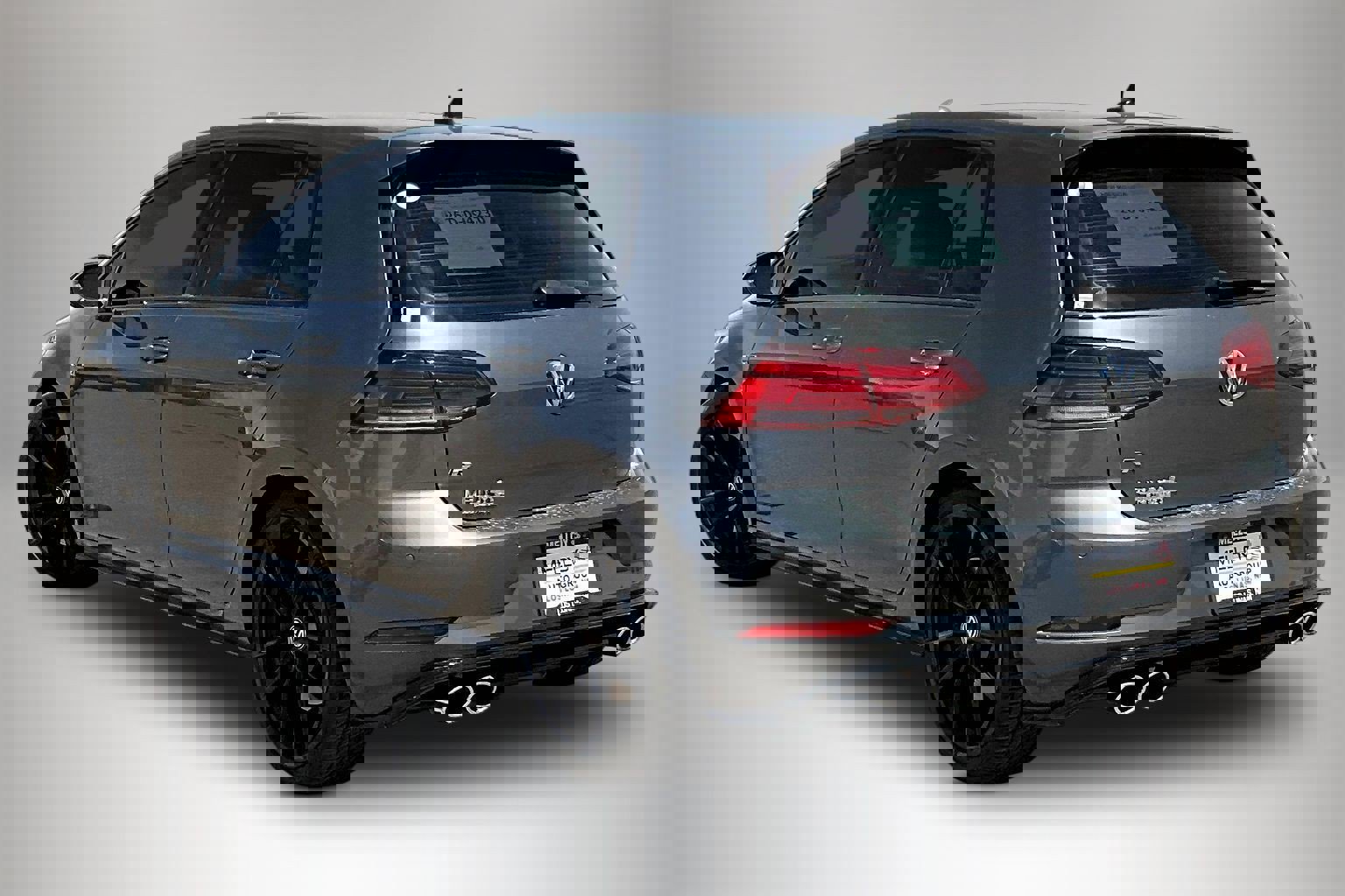 Used 2019 Volkswagen Golf R 4-Door image 4