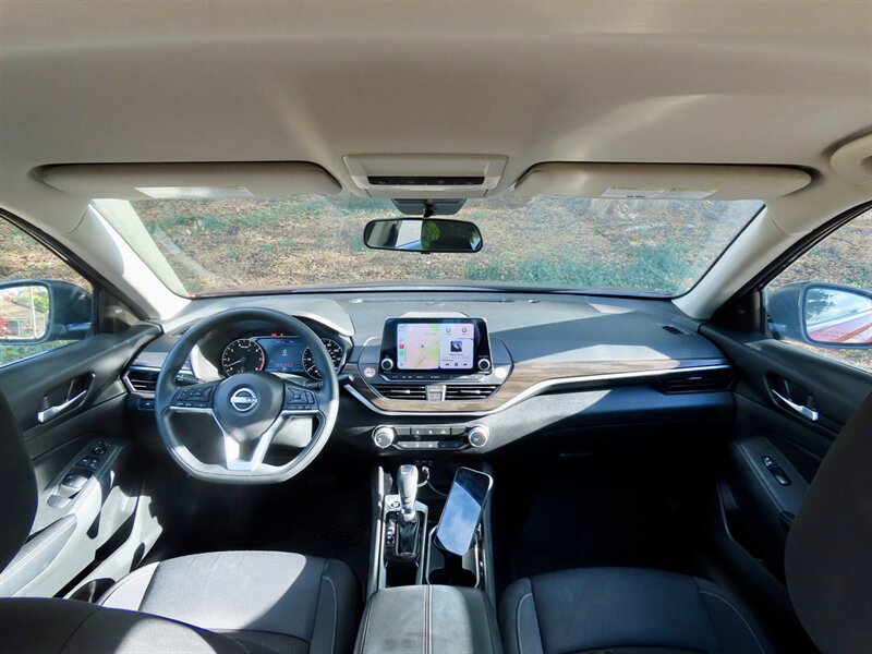 Used 2024 Nissan Altima 2.5 SV FWD image 13