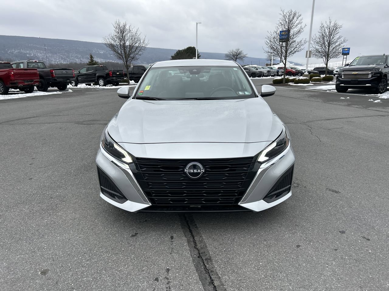 Used 2023 Nissan Altima 2.5 SV FWD image 2