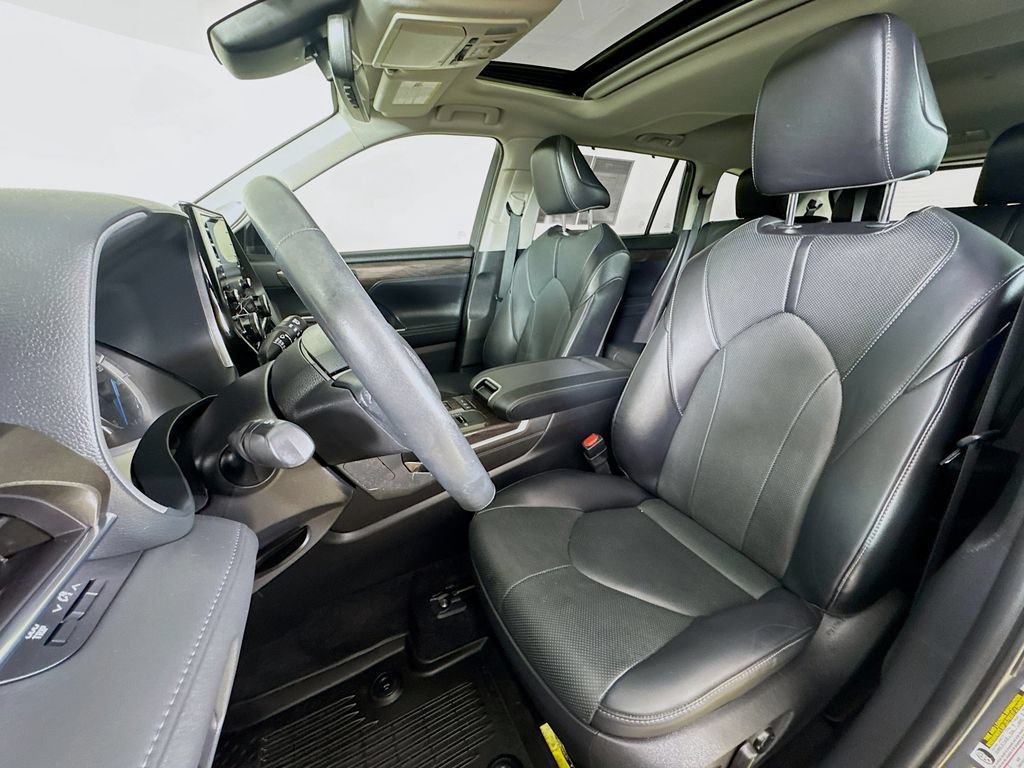 Used 2022 Toyota Highlander Limited AWD/4WD image 2