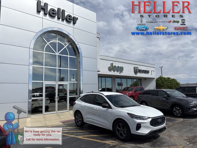 Used 2023 Ford Escape ST-Line FWD image 1