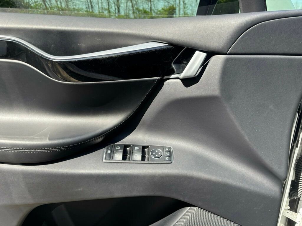 Used 2017 Tesla Model X 75D image 40