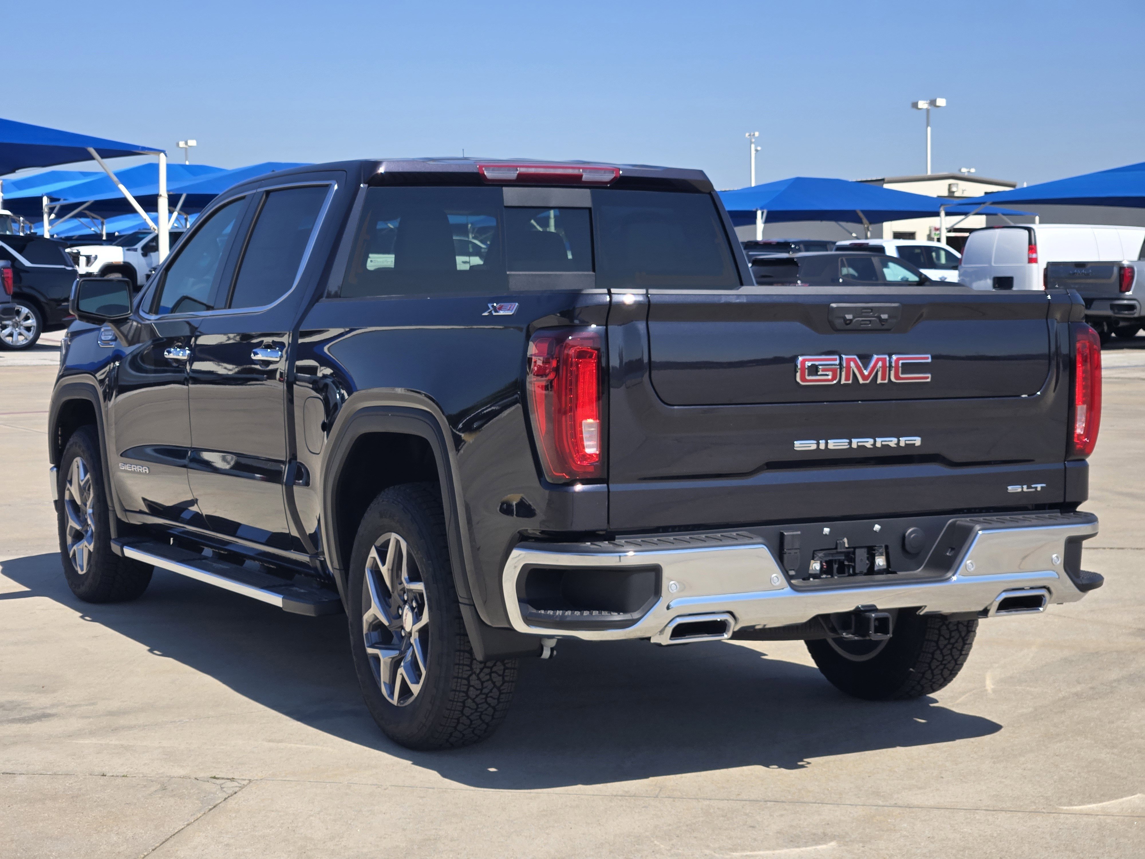 New 2026 GMC Sierra 1500 SLT image 3