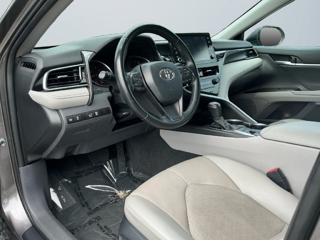 Used 2023 Toyota Camry XSE FWD image 11