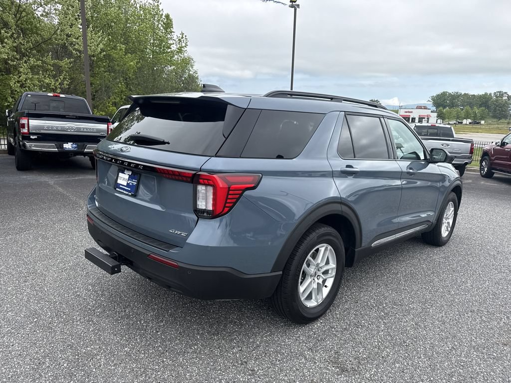 Used 2025 Ford Explorer Active AWD/4WD image 7