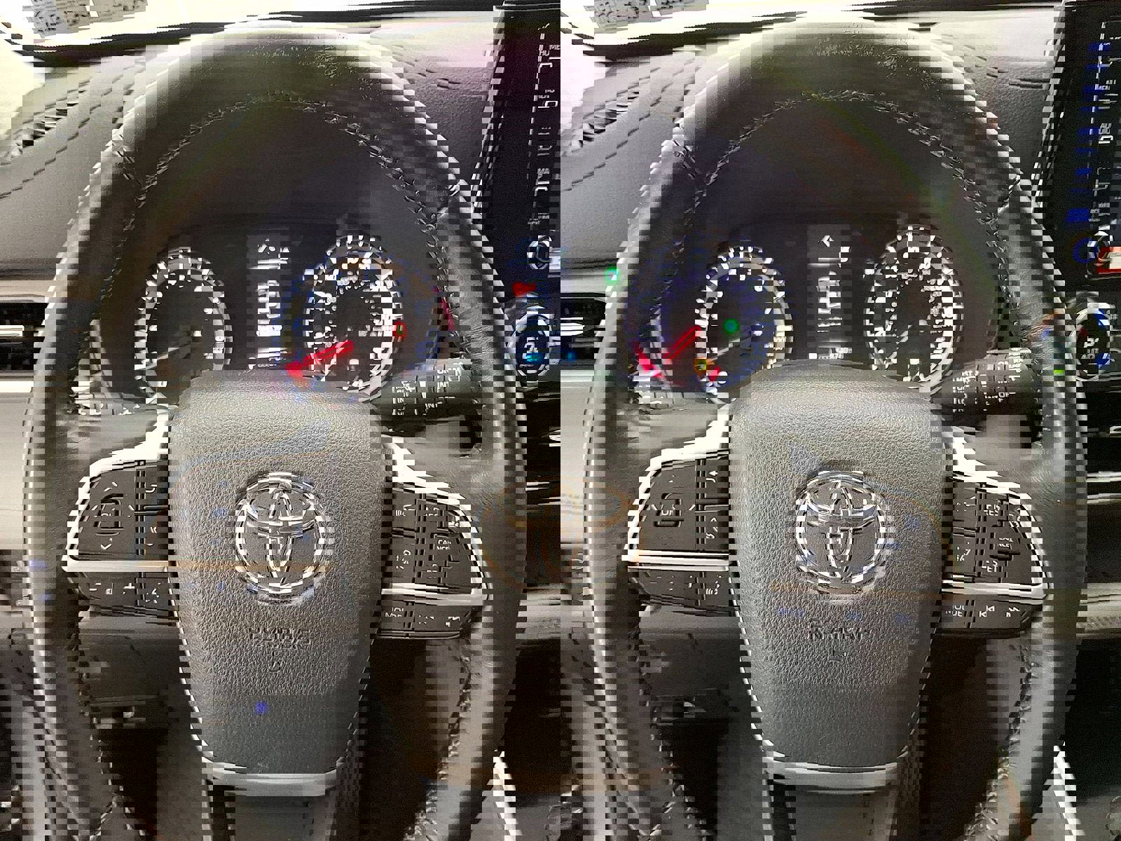 Used 2022 Toyota Highlander LE image 16