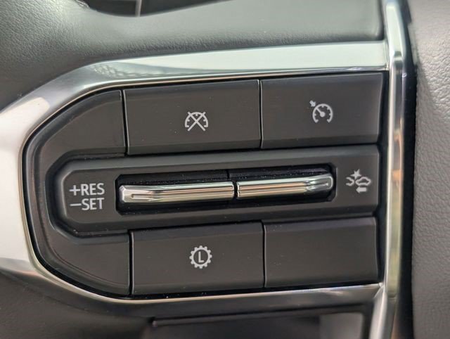Used 2025 GMC Yukon XL Denali AWD/4WD image 18