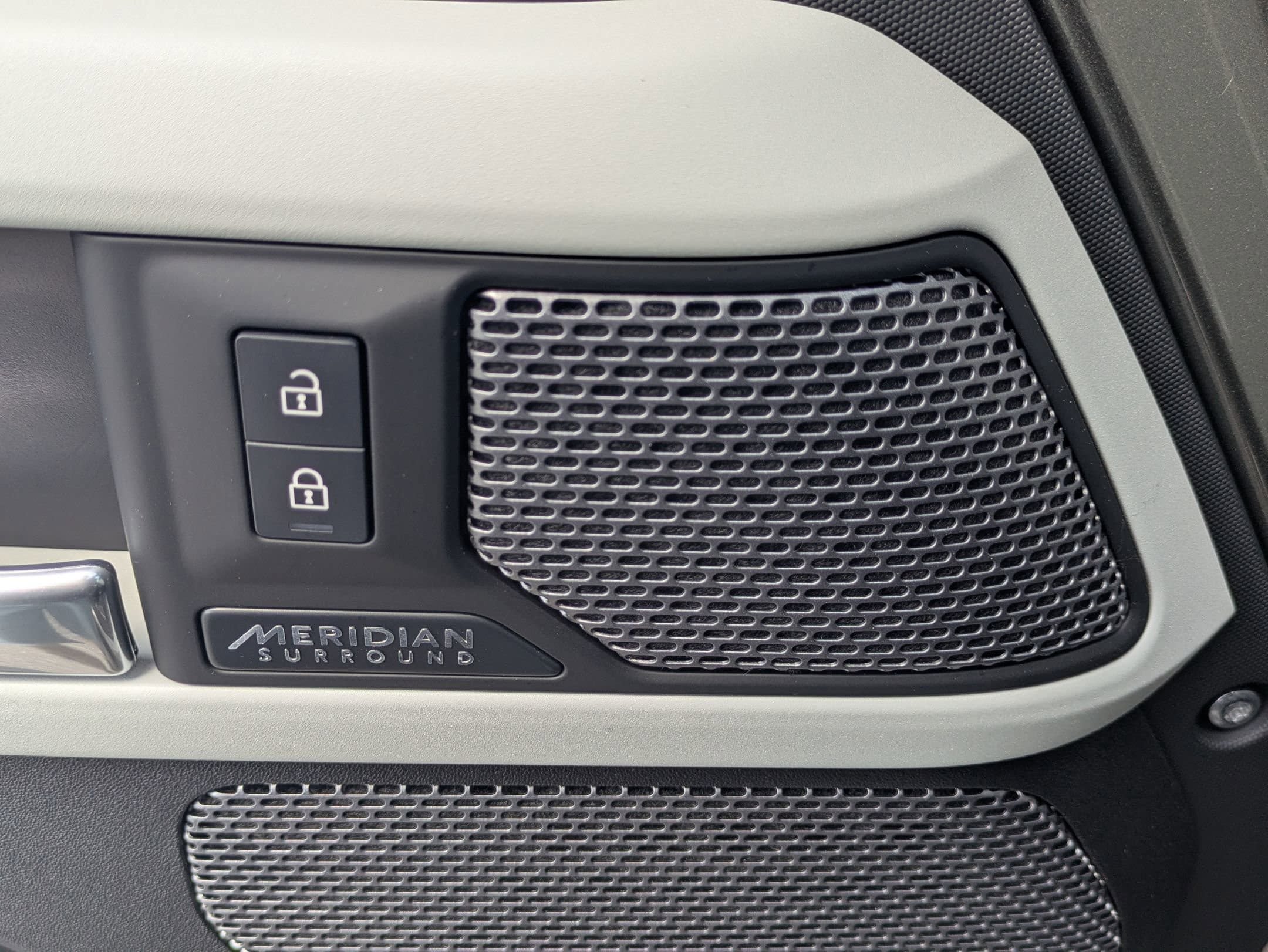 Certified 2024 Land Rover Defender 110 X-Dynamic SE AWD/4WD image 23