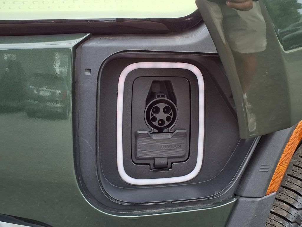 Used 2024 Rivian R1S Adventure image 23