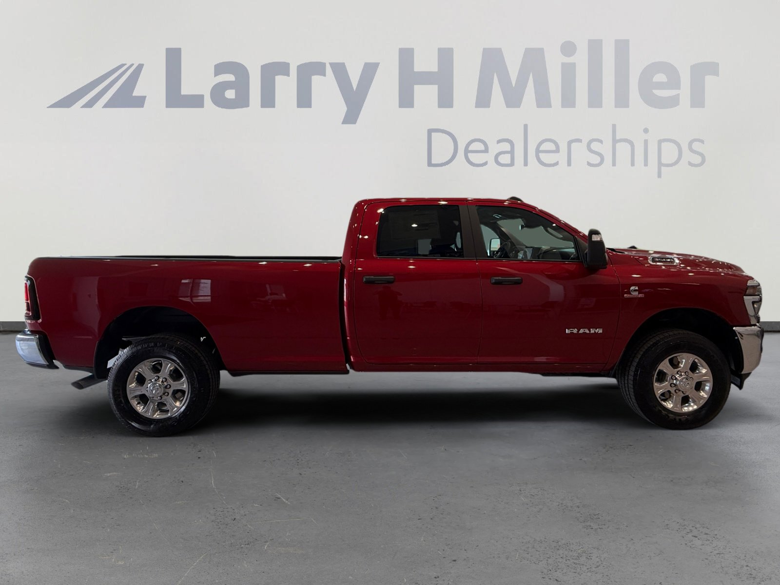 New 2026 RAM 3500 Big Horn AWD/4WD image 6