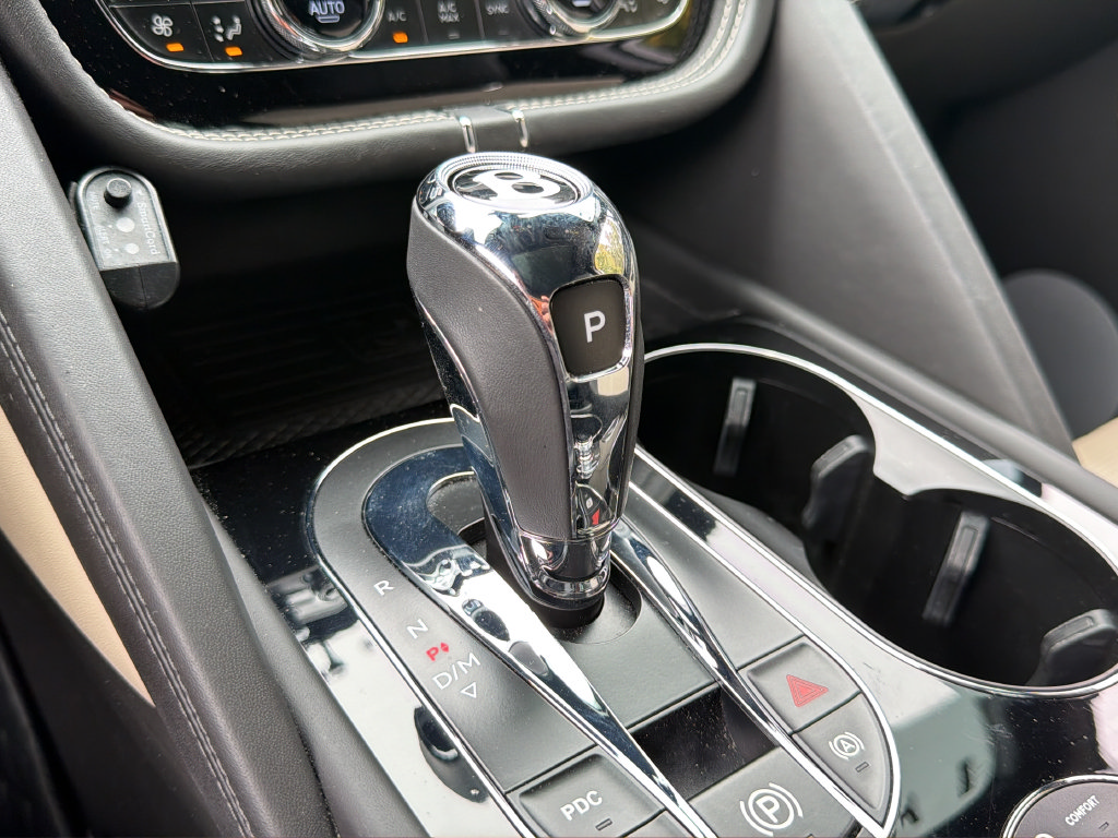 Used 2022 Bentley Bentayga AWD/4WD image 27