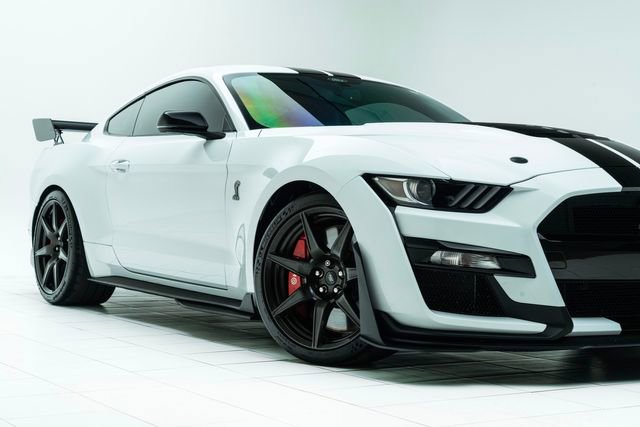 Used 2021 Ford Mustang Shelby GT500 w/ Carbon Fiber Track Pack image 3