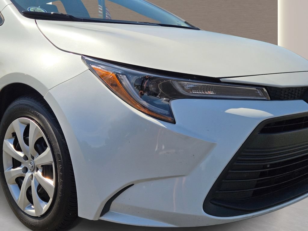 Used 2025 Toyota Corolla LE FWD image 2