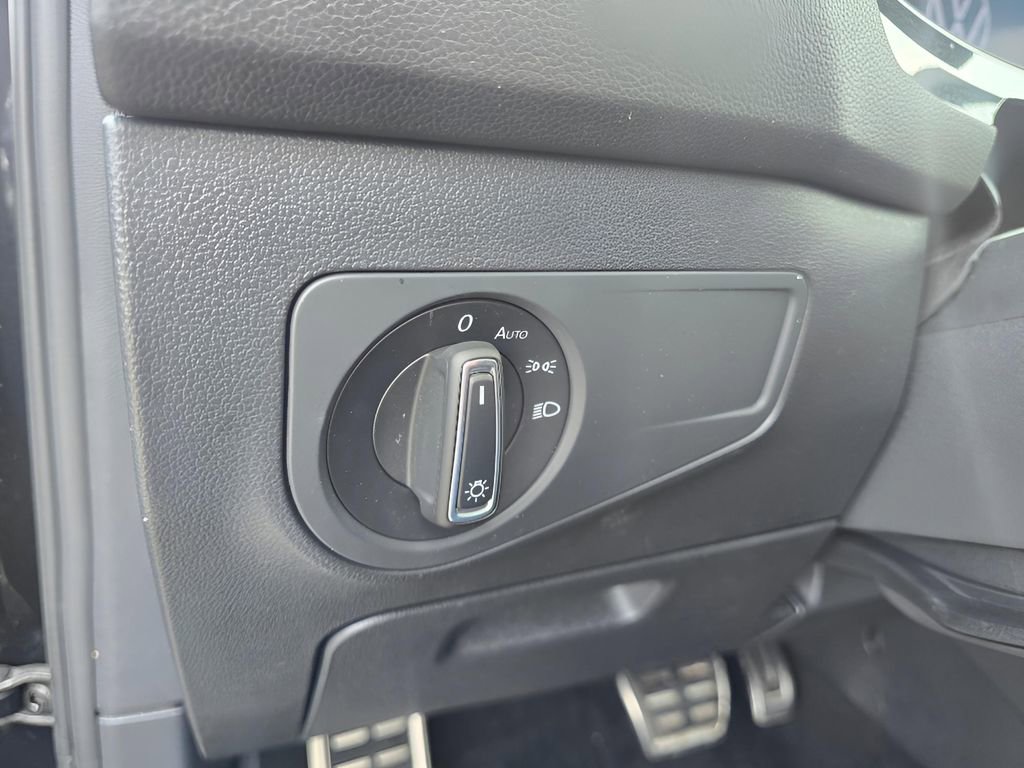 Used 2022 Volkswagen Tiguan SE R-Line image 15