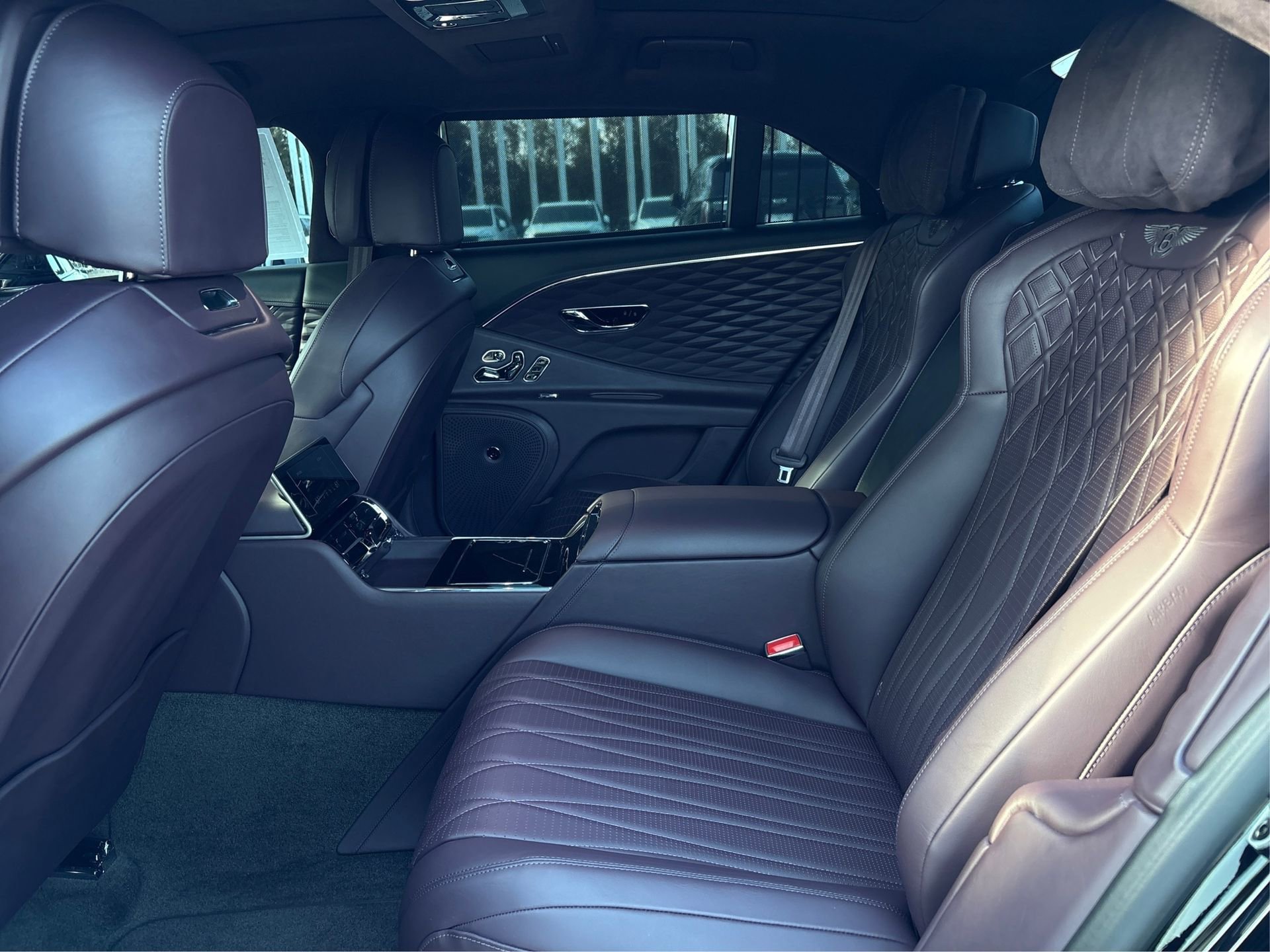 Used 2023 Bentley Flying Spur V8 image 10
