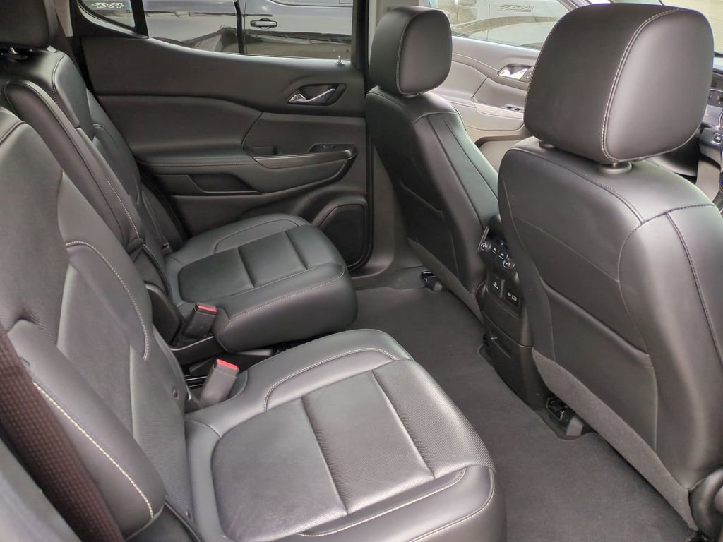 Used 2023 GMC Acadia SLT image 31