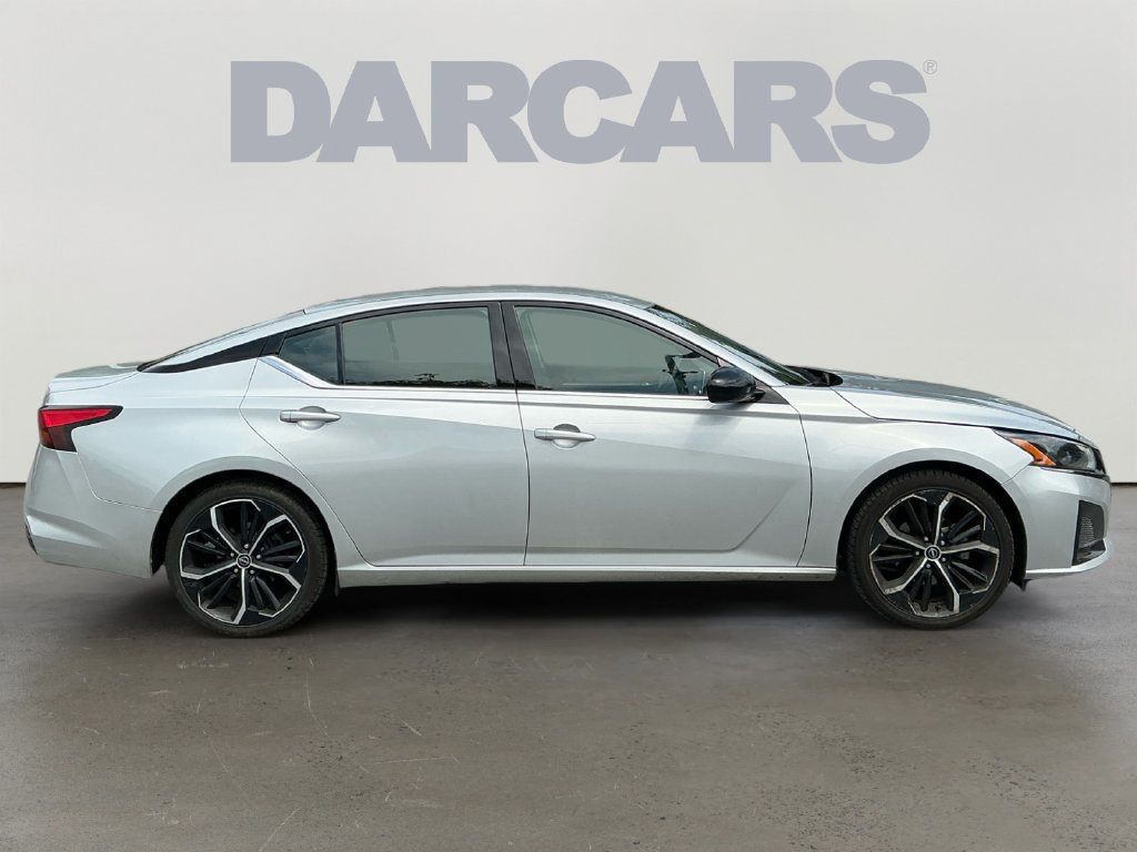Used 2024 Nissan Altima 2.5 SR FWD image 8