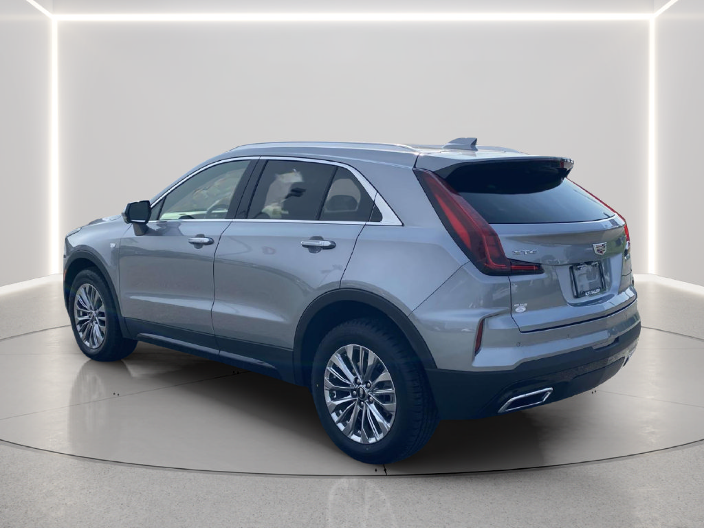 Used 2025 Cadillac XT4 Premium Luxury FWD image 2