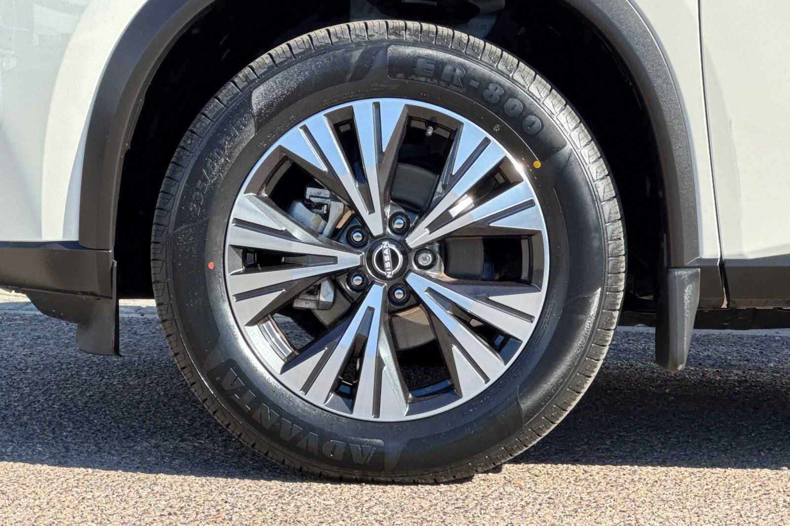 Used 2023 Nissan Rogue SV image 24