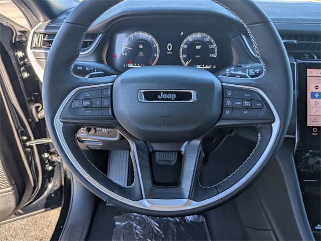 New 2025 Jeep Grand Cherokee Limited w/ Black Appearance Package image 18