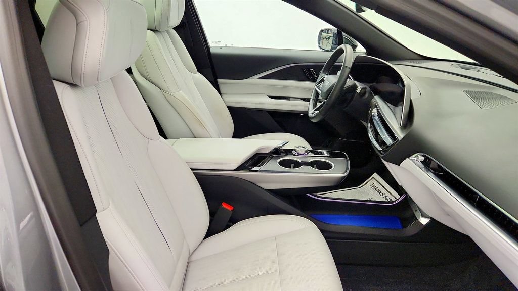 Used 2025 Cadillac Lyriq Luxury RWD image 23